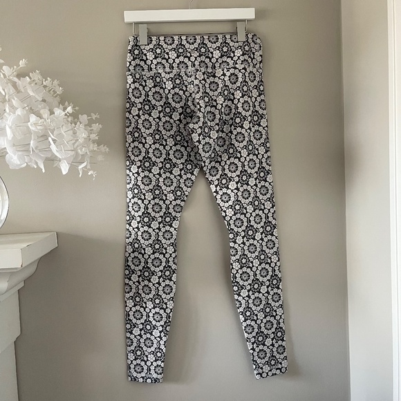 Lululemon Wunder Under Pant -- Twiggy Printed Nimbus / Soot Light - Picture 6 of 8